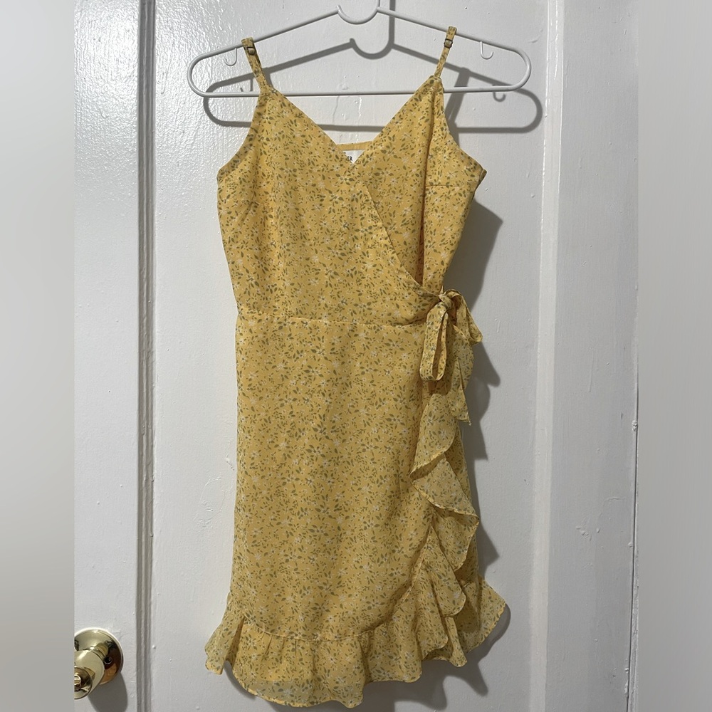 Hollister XS Yellow Wrap Dress